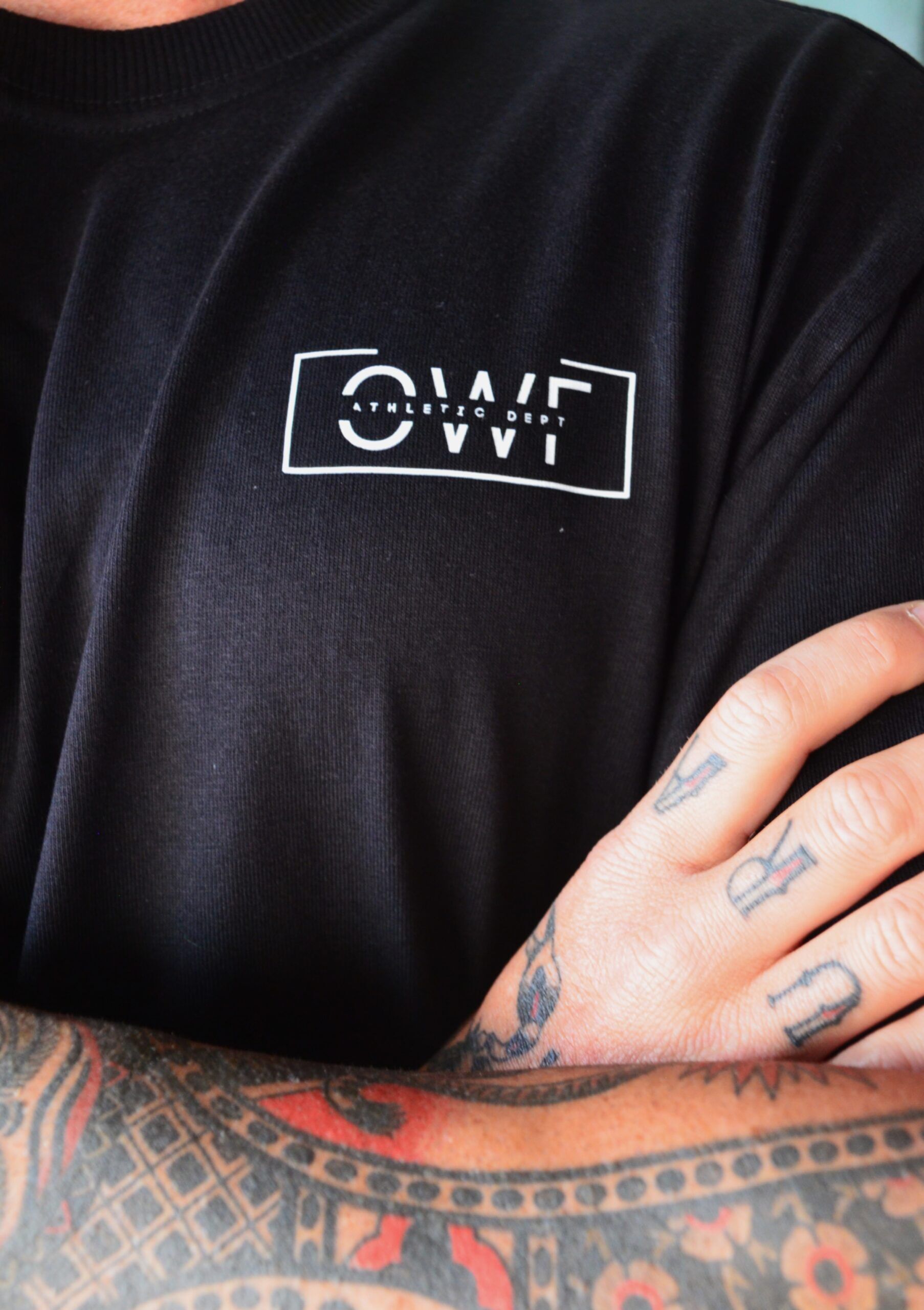 Oversized Tee 'MOVE in SILENCE' - Black - Image 3